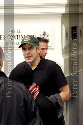 Amsterdam10 mei 2004
George Clooney en Matt Damon gaan  golfen op de Noorwijkse Golfclub. Vertrek bij het Amstel hotel