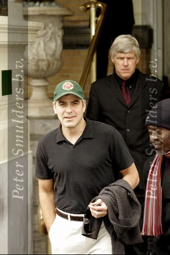 Amsterdam10 mei 2004
George Clooney en Matt Damon gaan  golfen op de Noorwijkse Golfclub. Vertrek bij het Amstel hotel