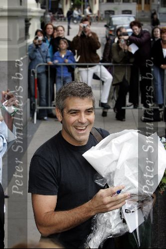 Amsterdam 21 mei 2004
George Clooney  vertrekt bij het Amstel Hotel
