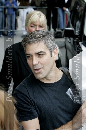 Amsterdam 21 mei 2004
George Clooney  vertrekt bij het Amstel Hotel