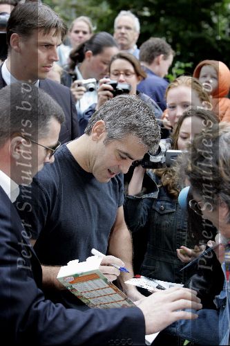 Amsterdam 21 mei 2004
George Clooney  vertrekt bij het Amstel Hotel