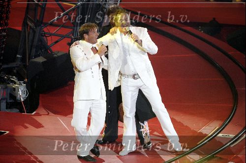 Amsterdam 26 mei 2004
Rene Froger in de Arena.    Rene Froger  met Gordon en Gerard Joling