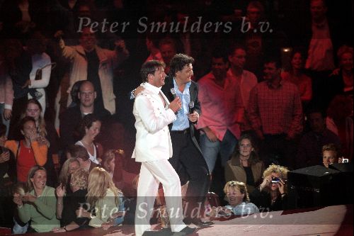 Amsterdam 26 mei 2004
Rene Froger in de Arena.   Rene Froger met Gerard Joling