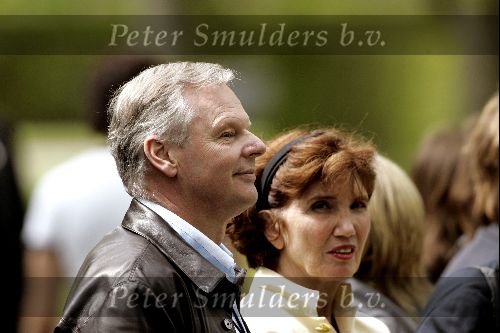 Amsterdam 20 mei 2004
Opnames Ocean\'s 12 op begraafplaats Westgaarde.
Gerard Kleisterlee met vrouw