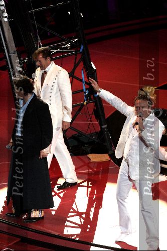 Amsterdam 26 mei 2004
Rene Froger in de Arena.    Rene Froger  met Gordon en Gerard Joling