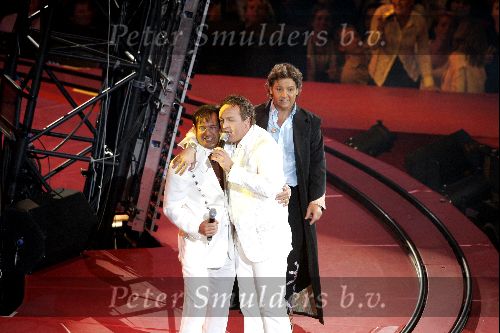 Amsterdam 26 mei 2004
Rene Froger in de Arena.    Rene Froger  met Gordon en Gerard Joling