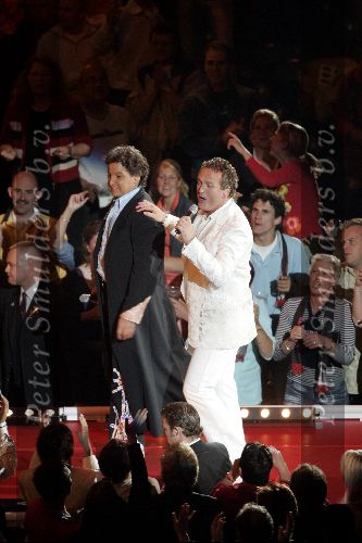 Amsterdam 26 mei 2004
Rene Froger in de Arena.    Rene Froger  met Gordon en Gerard Joling