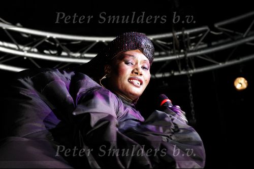 Amsterdam 28 mei 2004
Show Rodrigo Otazu in hangar op schiphol Oost.
Rodrigo met Grace Jones