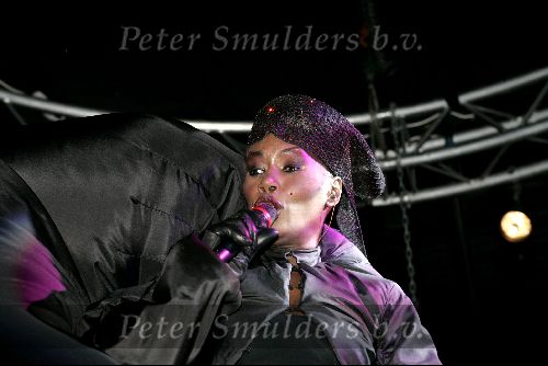 Amsterdam 28 mei 2004
Show Rodrigo Otazu in hangar op schiphol Oost.
Rodrigo met Grace Jones