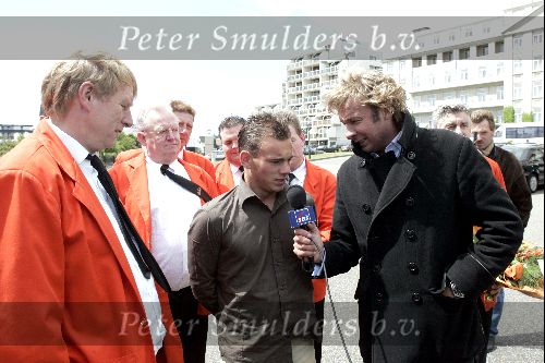 Noordwijk 26 mei 2004
Spelers Nederlands elftal melden zich bij Huis ter Duin voor trainingskamp EK Portugal. 
Wesley Sneijder met Hans Kraay jr