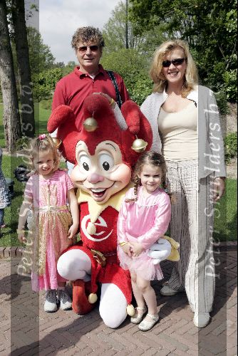 Kaatsheuvel 16 mei 2004
Hans v Hemert met vriendin dochter en kleindochter