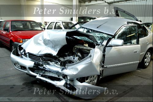 Eindhoven  23 mei 2004
Auto Harry v Raaij na ongeluk. Mercedes S klasse. Tegenligger