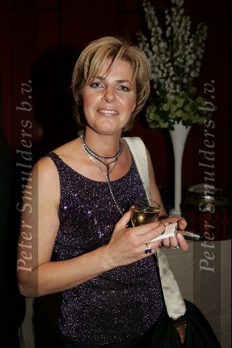 Rotterdam  10 mei 2004
Uitreiking Musical Awards in nieuw Luxor.
Irene Moors met gsm