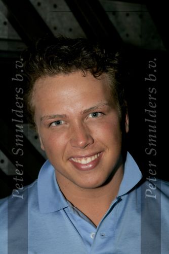 Hilversum 1 mei 2004
Finale Idols  in studio 22.
Jamai Idols zonder bril en 13 kg afgevallen.