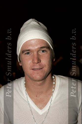 Rotterdam  10 mei 2004
Uitreiking Musical Awards in nieuw Luxor.
Johnny de Mol  met muts
Peter Smulders bv