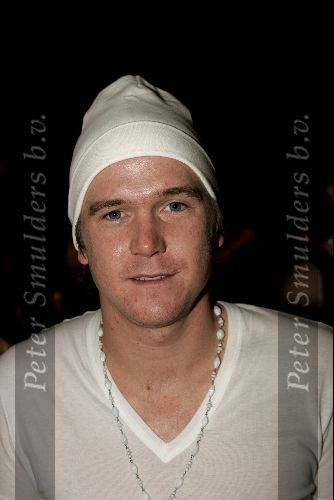 Rotterdam  10 mei 2004
Uitreiking Musical Awards in nieuw Luxor.
Johnny de Mol met muts