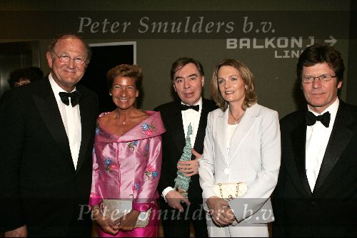 Rotterdam  10 mei 2004
Uitreiking Musical Awards in nieuw Luxor.
  Joop v d Ende met Andrew Lloyd Webber