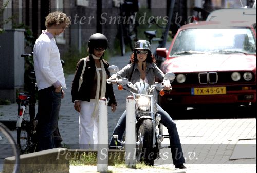 Amsterdam 29 mei 2004
Katja Schuurman op nieuwe Harley Davidson moter.