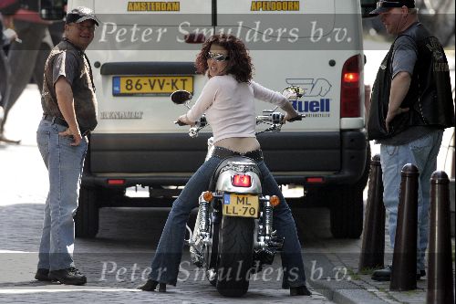 Amsterdam 29 mei 2004
Katja Schuurman op nieuwe Harley Davidson moter.