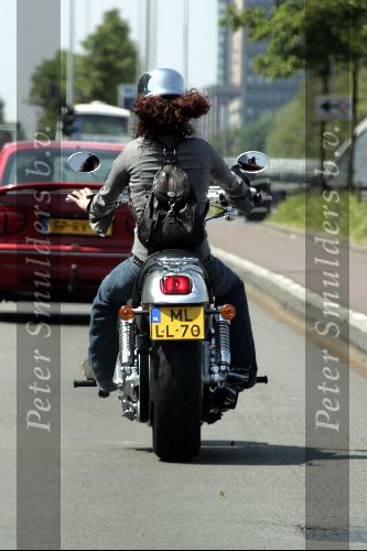 Amsterdam 29 mei 2004
Katja Schuurman bij vrienden met nieuwe Harley Davidson moter