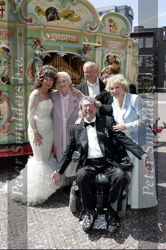 Amersfoort 15 mei 2004
Trouwen van de kermisklanten in stadhuis Amersfoort
Connie vink annie de Reuver Ijf Blokker