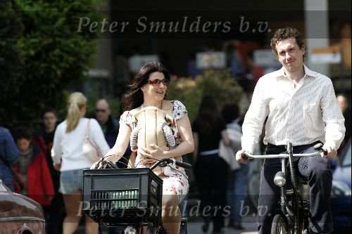 Amsterdam 29 mei 2004
Kim v Kooten met Baby en man op fiets