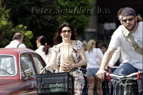 Amsterdam 29 mei 2004
Kim v Kooten met Baby en man op fiets