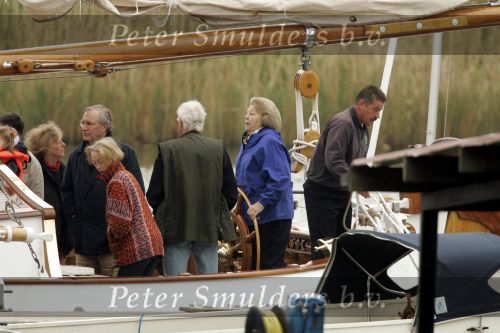 Muiden 2 mei 2004
Koningin Beatrix voor het eerst dit jaar weer varen met de Groene Draeck.