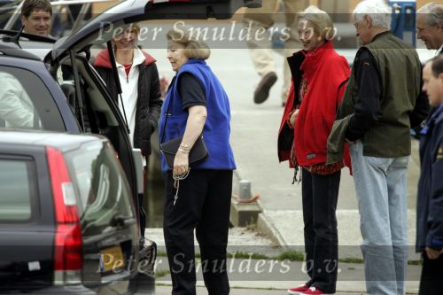 Muiden 2 mei 2004
Koningin Beatrix voor het eerst dit jaar weer varen met de Groene Draeck. Koningin met haar hondje