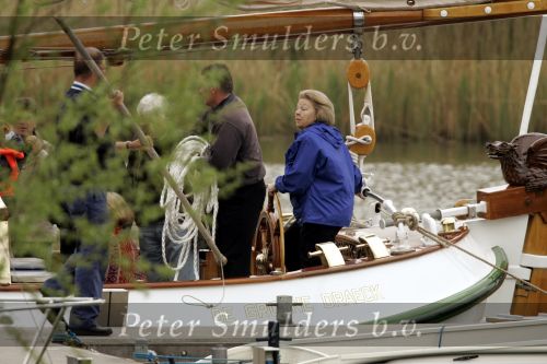 Muiden 2 mei 2004
Koningin Beatrix voor het eerst dit jaar weer varen met de Groene Draeck.
