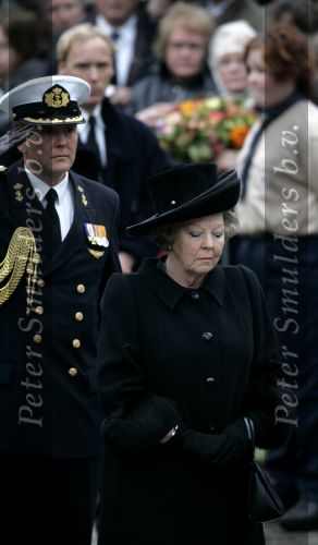 Amsterdam 4 mei 2004
Dodenherdenking op de dam met Koningin Beatrix Maxima en Prins Willem Alexander.