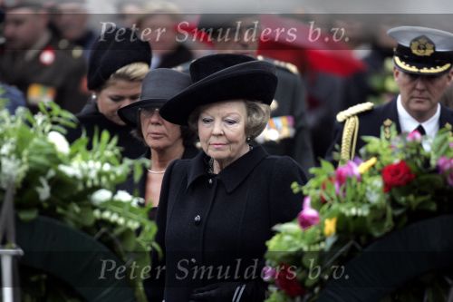 Amsterdam 4 mei 2004
Dodenherdenking op de dam met Koningin Beatrix Maxima en Prins Willem Alexander.