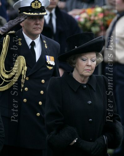 Amsterdam 4 mei 2004
Dodenherdenking op de dam met Koningin Beatrix Maxima en Prins Willem Alexander.