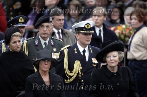 Amsterdam 4 mei 2004
Dodenherdenking op de dam met Koningin Beatrix Maxima en Prins Willem Alexander.