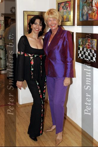 Hollandsche Rading 30 mei 2004
Opening expositie  Dominic Grant en Astrid Engels.
Sheila de Vries en Laura Fygi