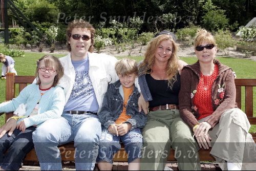 Kaatsheuvel 16 mei 2004
Maarten Peters met gezin en Belinda Meuldijk