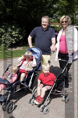 Kaatsheuvel 16 mei 2004
Guido Maas en Marijke Schaaphok met gezin