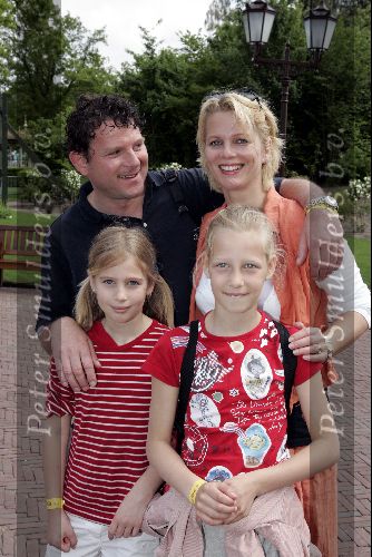 Kaatsheuvel 16 mei 2004
Marilou v Steenis zwanger met vriend en dochter