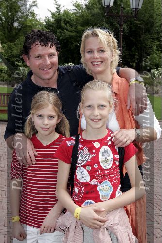 Kaatsheuvel 16 mei 2004
Marilou v Steenis zwanger met vriend en dochter
