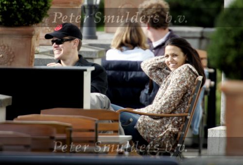 Amsterdam 3 mei 2004
Matt Damon met vriendin Luciana en George Clooney op terras bij het Amstel Hotel.