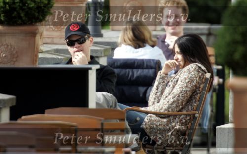 Amsterdam 3 mei 2004
Matt Damon met vriendin Luciana en George Clooney op terras bij het Amstel Hotel.