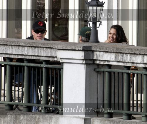 Amsterdam 3 mei 2004
Matt Damon met vriendin Luciana en George Clooney op terras bij het Amstel Hotel.