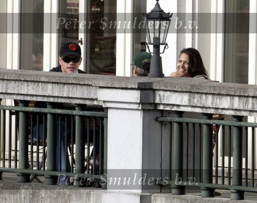 Amsterdam 3 mei 2004
Matt Damon met vriendin Luciana en George Clooney op terras bij het Amstel Hotel.