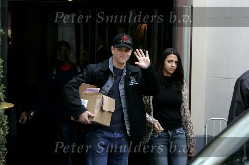 Amsterdam 05 mei 2004
Matt Damon met vriendin bij opnames ocean 12