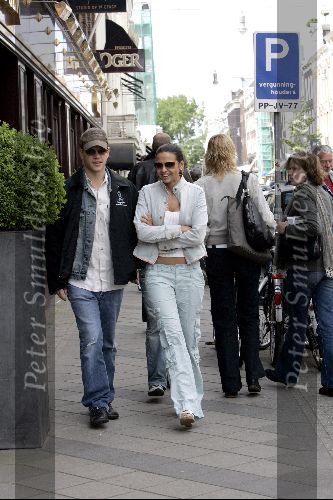 Amsterdam 21 mei 2004
Matt Damon winkelen op PC Hooftstraat met zijn vriendin.