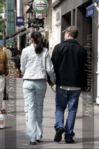 Amsterdam 21 mei 2004
Matt Damon winkelen op PC Hooftstraat met zijn vriendin.