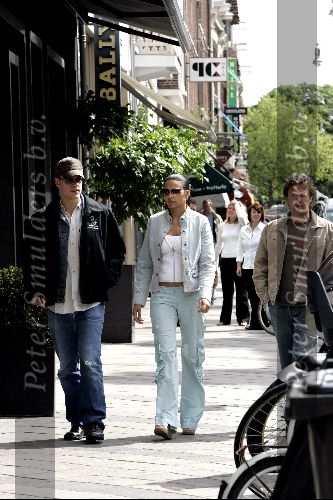 Amsterdam 21 mei 2004
Matt Damon winkelen op PC Hooftstraat met zijn vriendin.