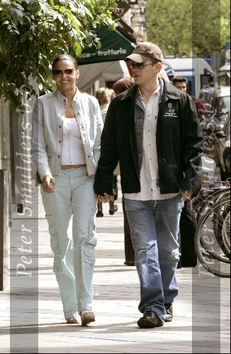 Amsterdam 21 mei 2004
Matt Damon winkelen op PC Hooftstraat met zijn vriendin.