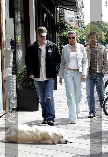 Amsterdam 21 mei 2004
Matt Damon winkelen op PC Hooftstraat met zijn vriendin.