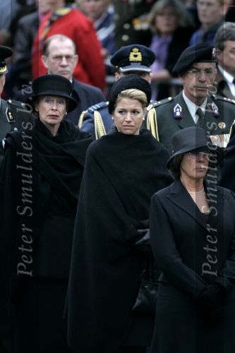Amsterdam 4 mei 2004
Dodenherdenking op de dam met Koningin Beatrix Maxima en Prins Willem Alexander.